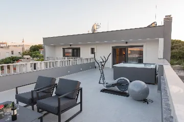 Modern Villa with Pool and Jacuzzi in Sevid