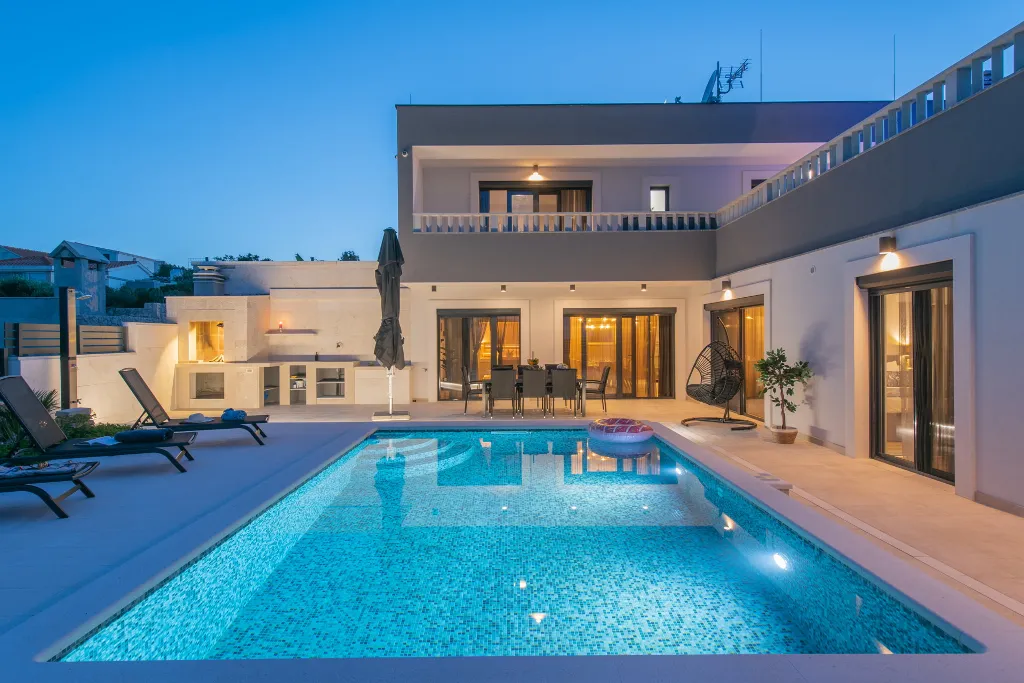 Modern Villa with Pool and Jacuzzi in Sevid