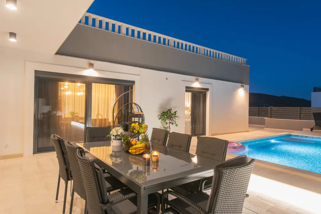 Modern Villa with Pool and Jacuzzi in Sevid