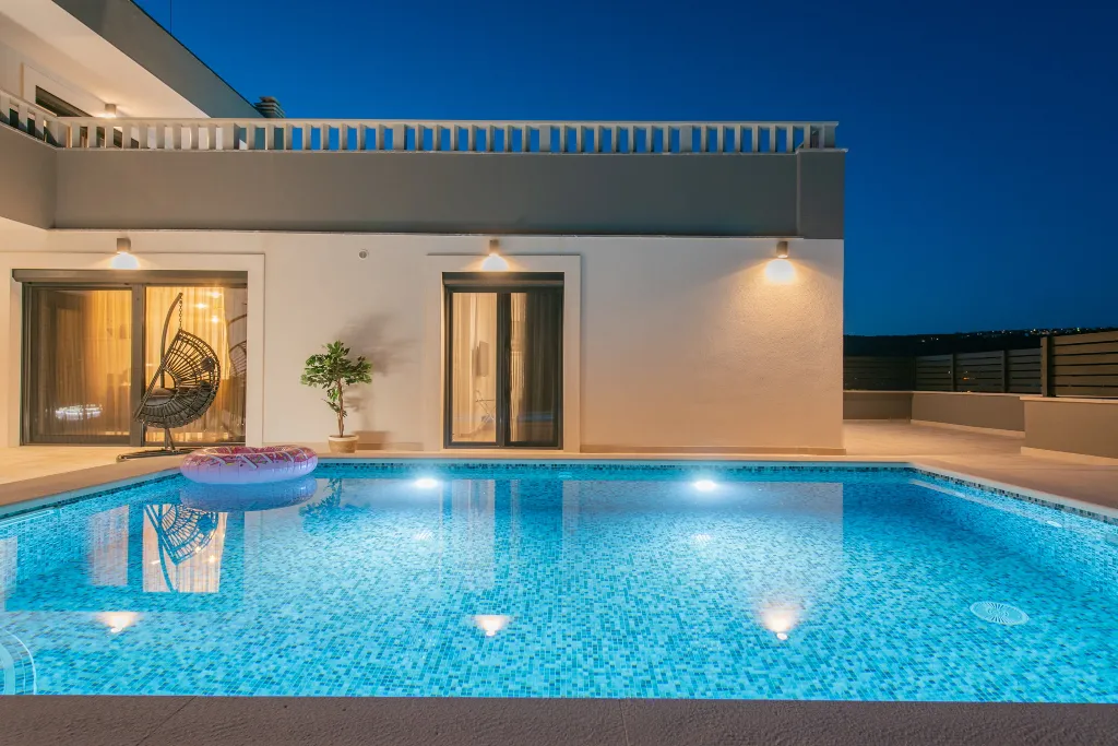 Modern Villa with Pool and Jacuzzi in Sevid
