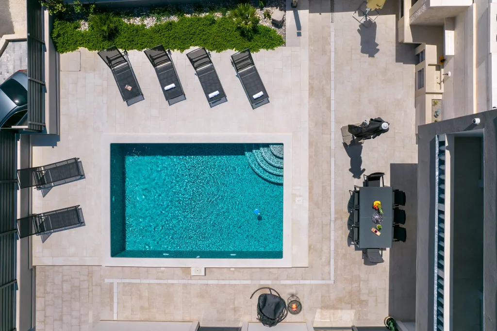 Modern Villa with Pool and Jacuzzi in Sevid