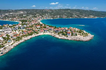 Modern Villa with Pool and Jacuzzi in Sevid