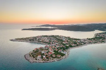 Modern Villa with Pool and Jacuzzi in Sevid