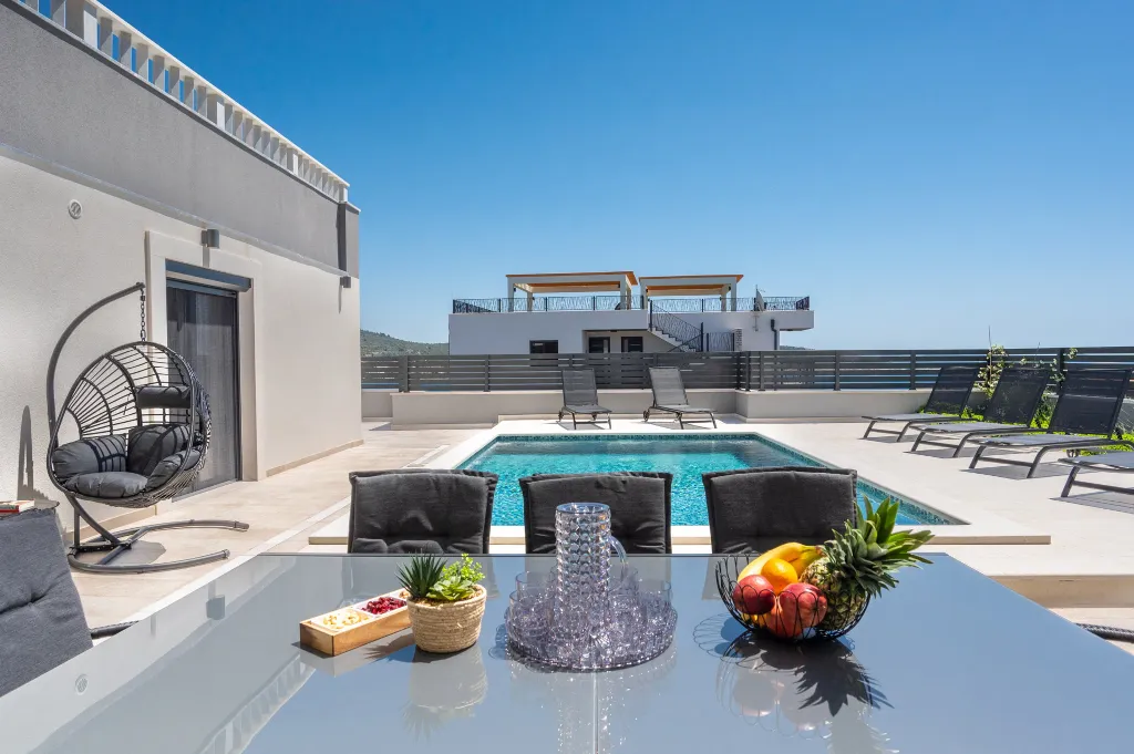 Modern Villa with Pool and Jacuzzi in Sevid