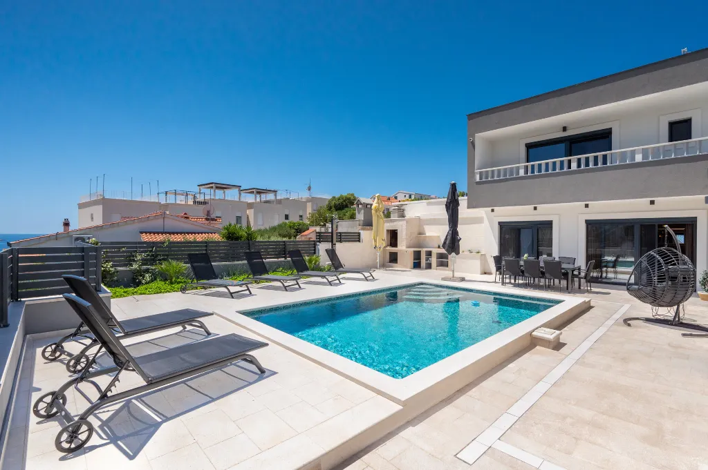 Modern Villa with Pool and Jacuzzi in Sevid
