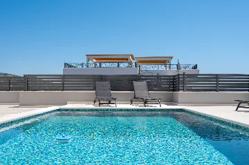 Modern Villa with Pool and Jacuzzi in Sevid