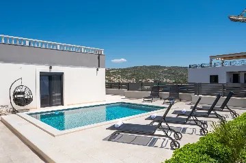 Modern Villa with Pool and Jacuzzi in Sevid