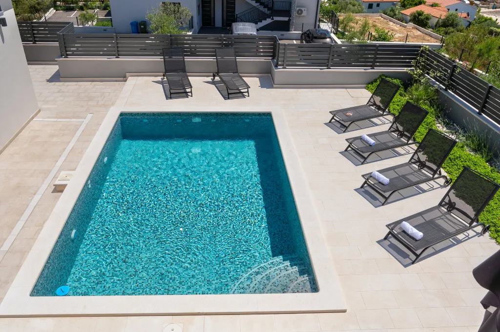 Modern Villa with Pool and Jacuzzi in Sevid
