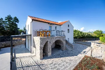 Contemporary 3-Bedroom Villa with Pool in Krk