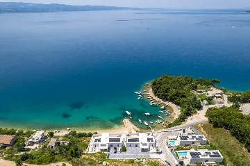 Beachfront Villa with Pool and Sea Views, Omiš