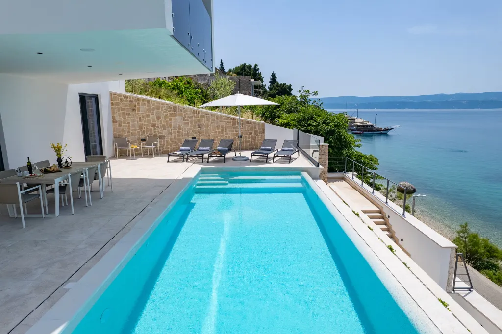Beachfront Villa with Pool and Sea Views, Omiš