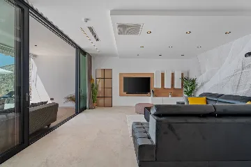 Beachfront Villa with Pool and Sea Views, Omiš