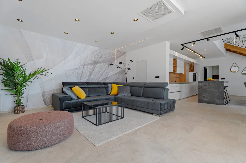 Beachfront Villa with Pool and Sea Views, Omiš