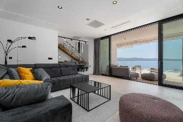 Beachfront Villa with Pool and Sea Views, Omiš