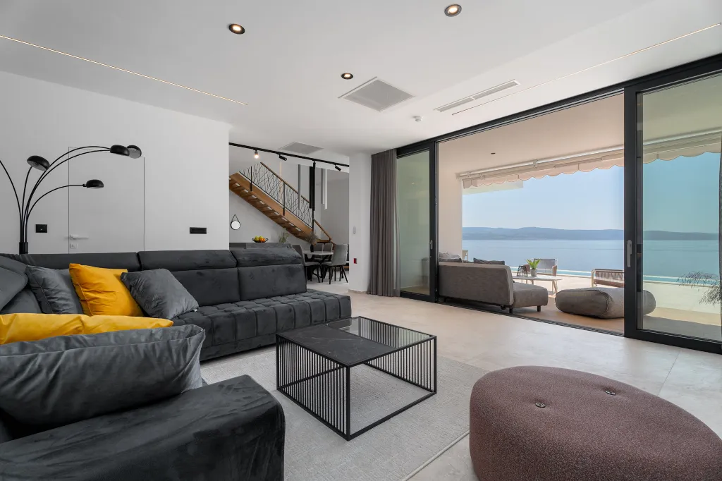 Beachfront Villa with Pool and Sea Views, Omiš