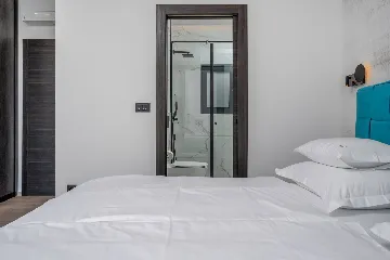 Beachfront Villa with Pool and Sea Views, Omiš