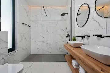 Beachfront Villa with Pool and Sea Views, Omiš