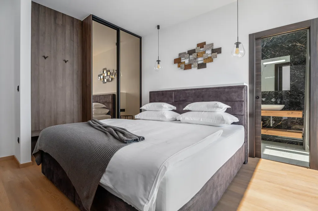 Beachfront Villa with Pool and Sea Views, Omiš