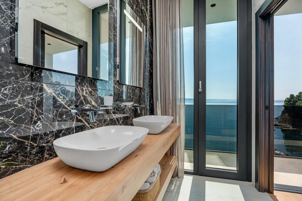 Beachfront Villa with Pool and Sea Views, Omiš