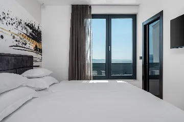 Beachfront Villa with Pool and Sea Views, Omiš