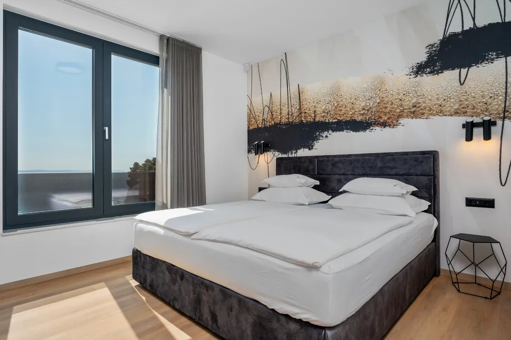 Beachfront Villa with Pool and Sea Views, Omiš