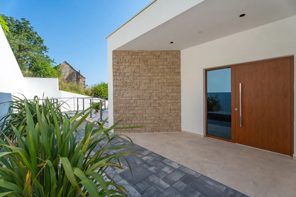 Beachfront Villa with Pool and Sea Views, Omiš