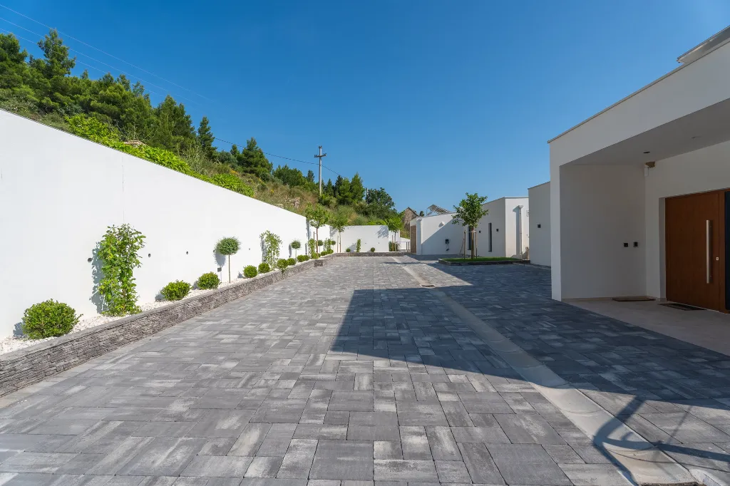 Beachfront Villa with Pool and Sea Views, Omiš