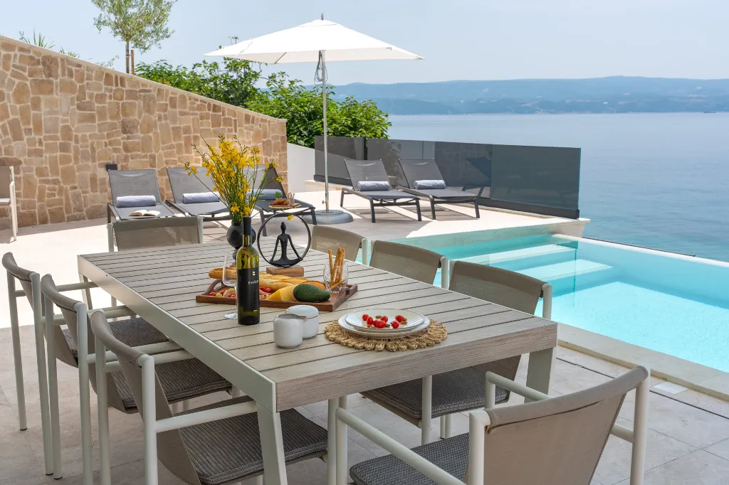 Beachfront Villa with Pool and Sea Views, Omiš