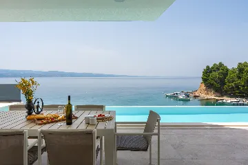 Beachfront Villa with Pool and Sea Views, Omiš