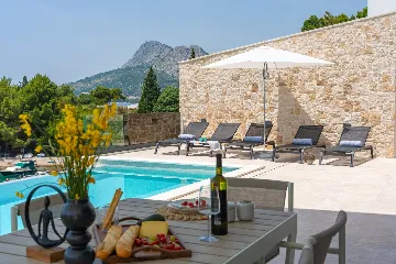 Beachfront Villa with Pool and Sea Views, Omiš