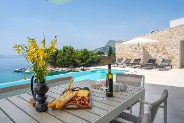 Beachfront Villa with Pool and Sea Views, Omiš