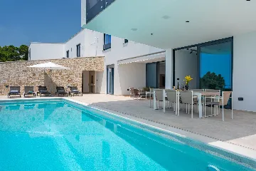 Beachfront Villa with Pool and Sea Views, Omiš