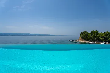 Beachfront Villa with Pool and Sea Views, Omiš