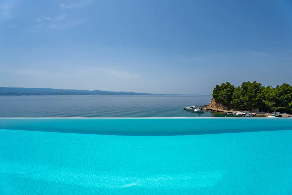Beachfront Villa with Pool and Sea Views, Omiš
