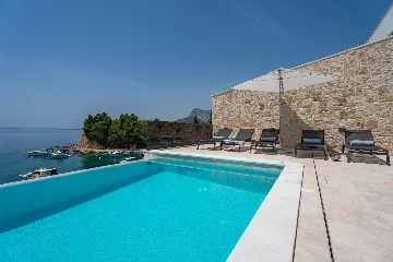 Beachfront Villa with Pool and Sea Views, Omiš