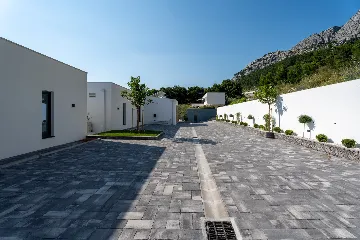 Beachfront Villa with Pool and Sea Views, Omiš