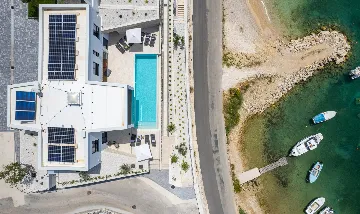 Seaside Family Villa with Pool in Omiš