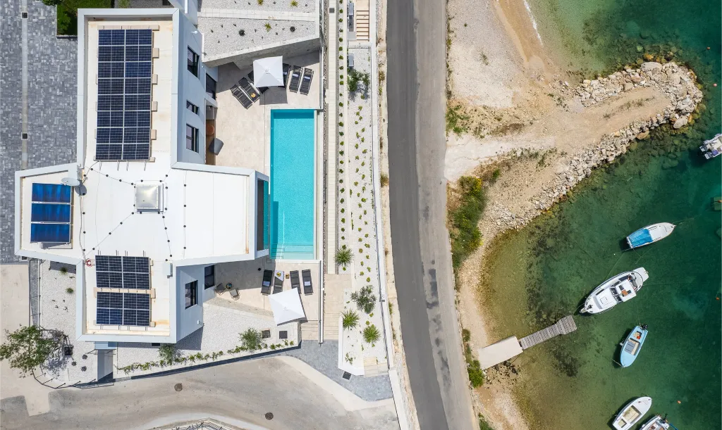 Seaside Family Villa with Pool in Omiš