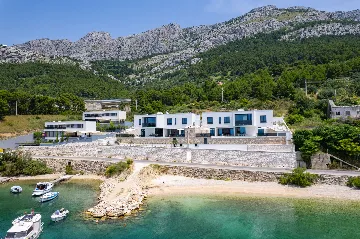 Seaside Family Villa with Pool in Omiš