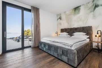 Seaside Family Villa with Pool in Omiš