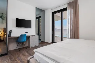 Seaside Family Villa with Pool in Omiš