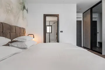 Seaside Family Villa with Pool in Omiš