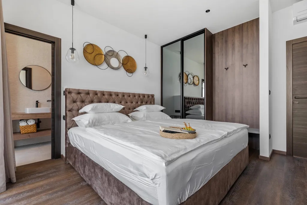 Seaside Family Villa with Pool in Omiš