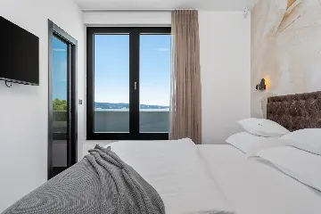 Seaside Family Villa with Pool in Omiš