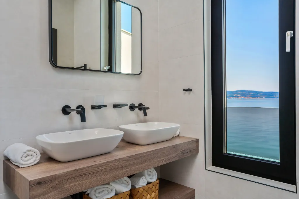 Seaside Family Villa with Pool in Omiš