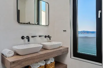 Seaside Family Villa with Pool in Omiš