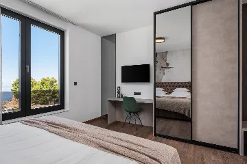 Seaside Family Villa with Pool in Omiš