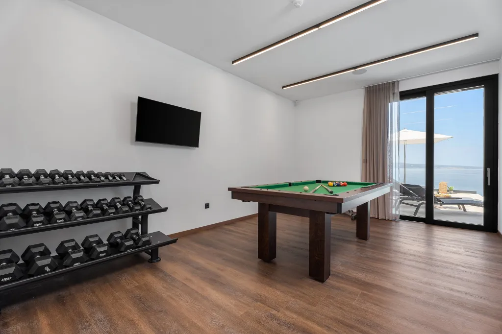 Seaside Family Villa with Pool in Omiš