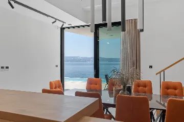 Seaside Family Villa with Pool in Omiš