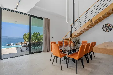 Seaside Family Villa with Pool in Omiš